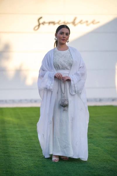 Bisht made of burlap and linen dress, in white with hand embroidery C:IB307